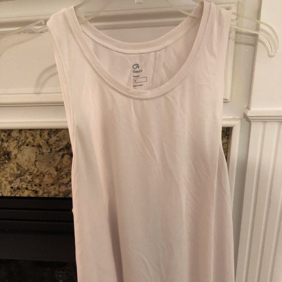 White gap fit workout top - Picture 1 of 4